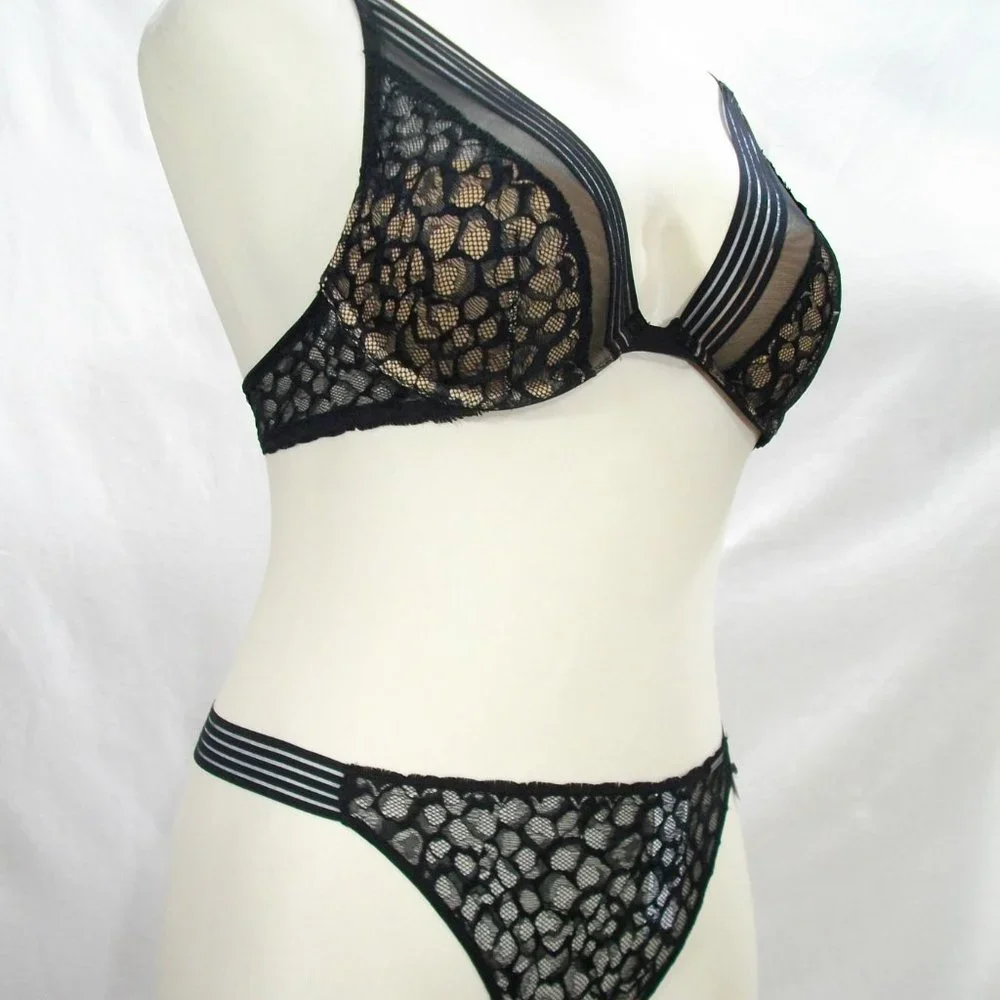 32D / Medium‎ Calvin Klein Vixen Molded Lace Bra & Thong Set Black NWT